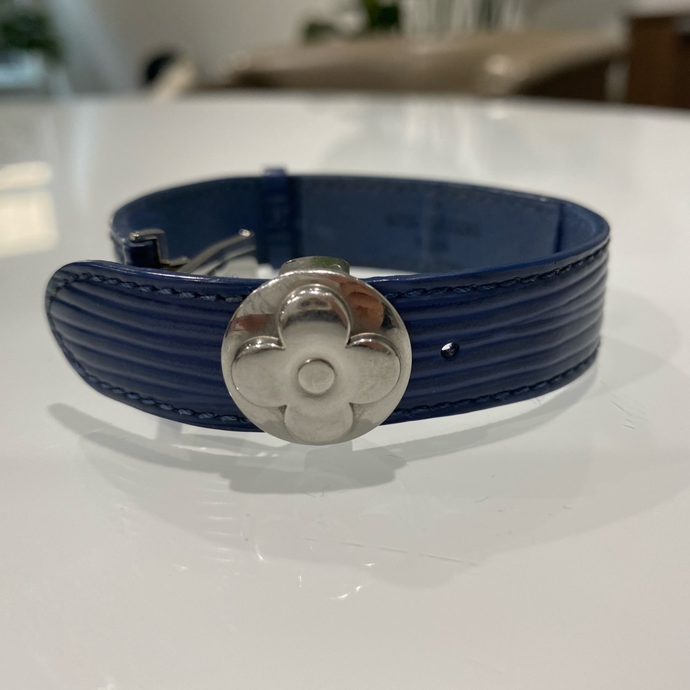 Authentic Louis Vuitton 🦋 Epi Wish Bracelet